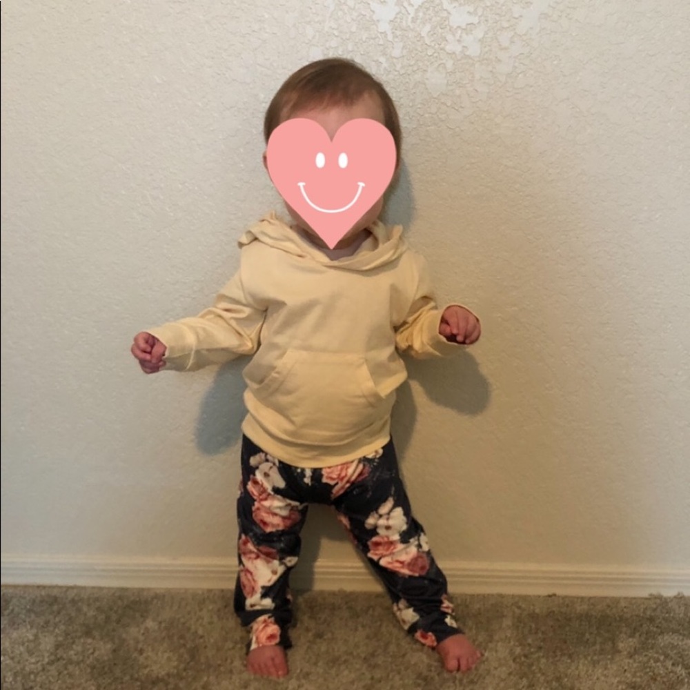 Baby Girl Set. Size 9-12 Months.
